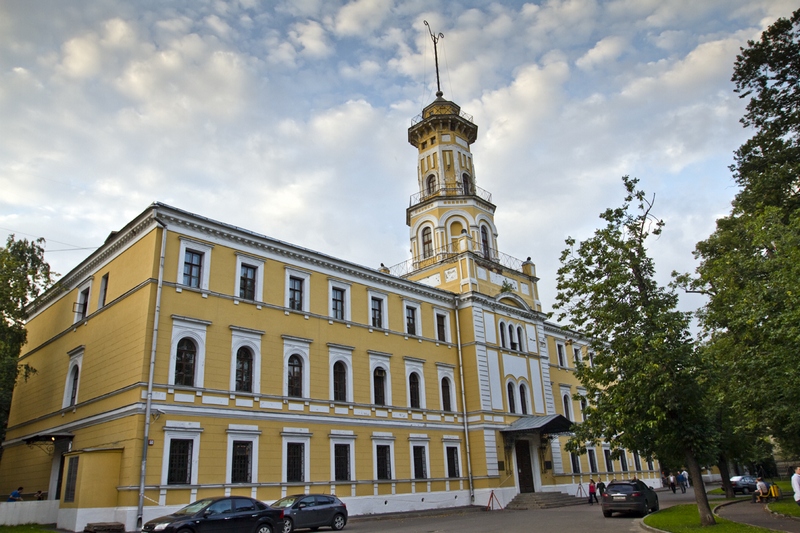 Здание бывшей Сущевской полицейской части с пожарной каланчей (фото 2013 г.)