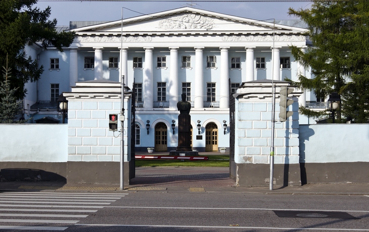 Культурный центр в здании Екатерининского института (фото 2013 г)