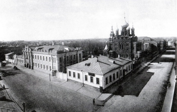 Старо-Екатерининская больница с храмом (фото нач. 20 в.)