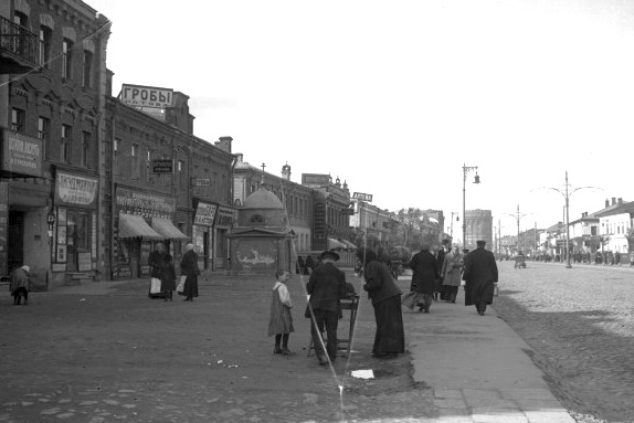 Фото Мещанской улицы и часовни «У Креста» (фото 1910-х гг.)