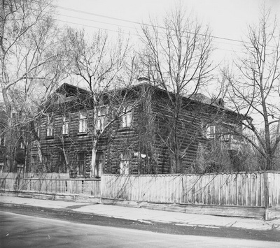 Деревянный дом семьи Понсовых на Новосущевской улице